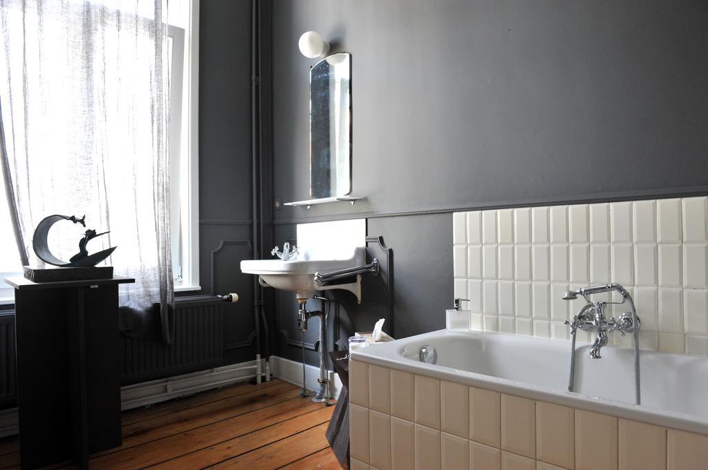 Sgt.Pepper'S Bnb Ixelles Ruang foto
