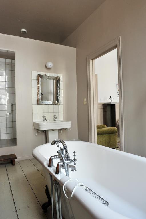 Sgt.Pepper'S Bnb Ixelles Ruang foto