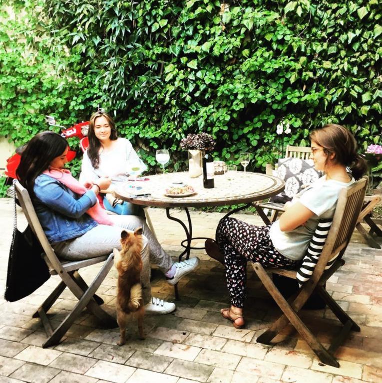 Sgt.Pepper'S Bnb Ixelles Bagian luar foto